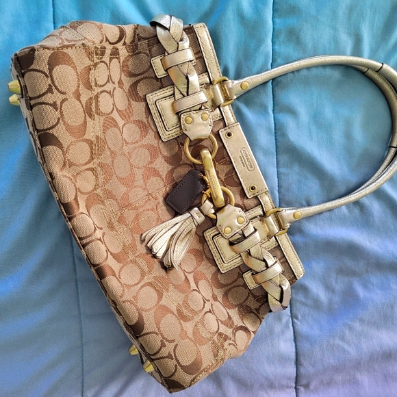 Coach Handbags - Classic Coach Purse